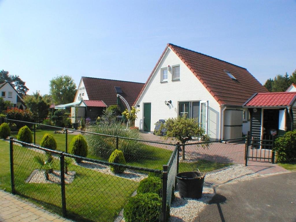 Freistehendes Ferienhaus Am See Naehe Roermond Heel Екстериор снимка