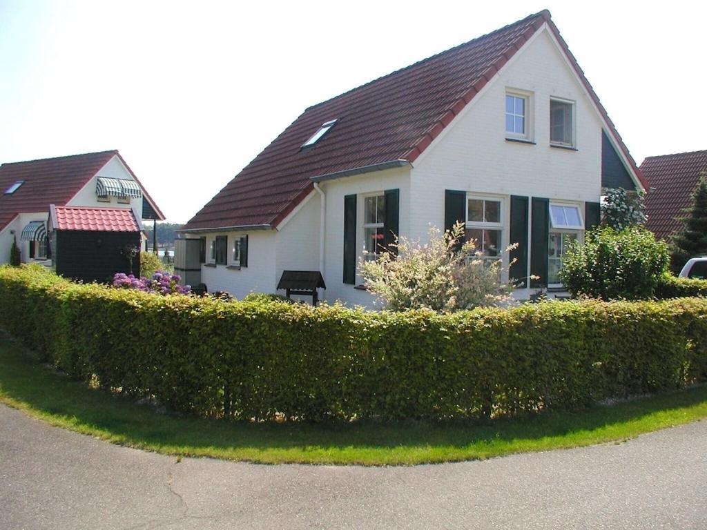 Freistehendes Ferienhaus Am See Naehe Roermond Heel Екстериор снимка
